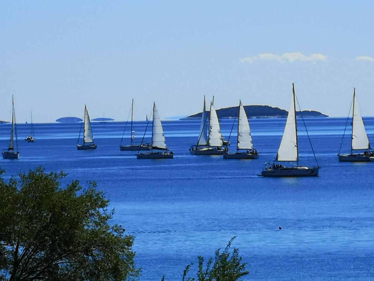Apartments Daniela Vodice Bagian luar foto