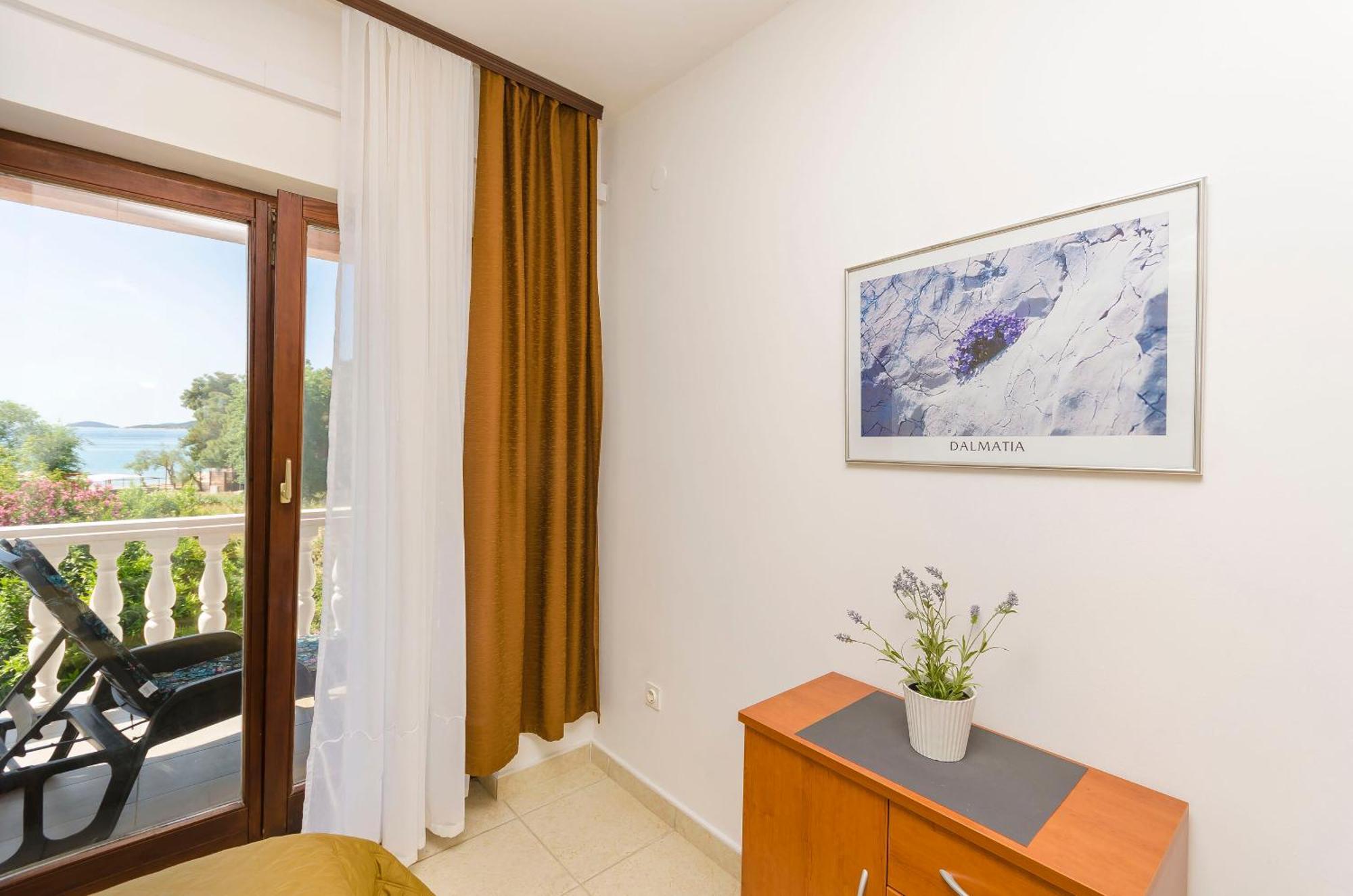 Apartments Daniela Vodice Bagian luar foto
