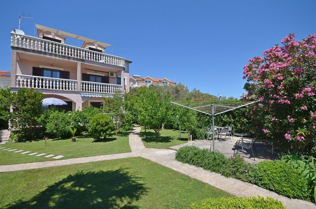 Apartments Daniela Vodice Bagian luar foto